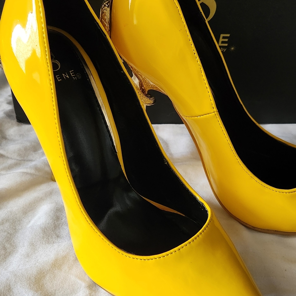 Scene Weaver Yellow Women's Heels View 4